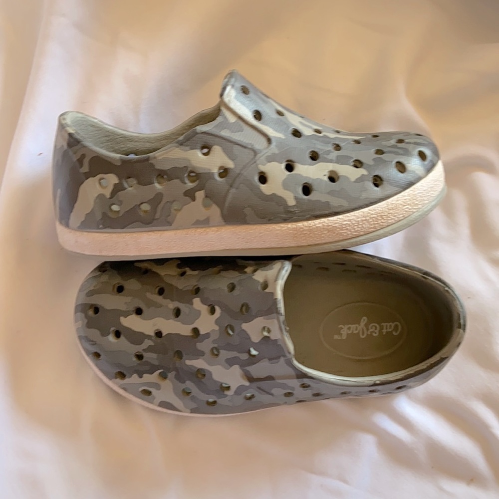 Camouflage toddler boys water shoes- Size 6